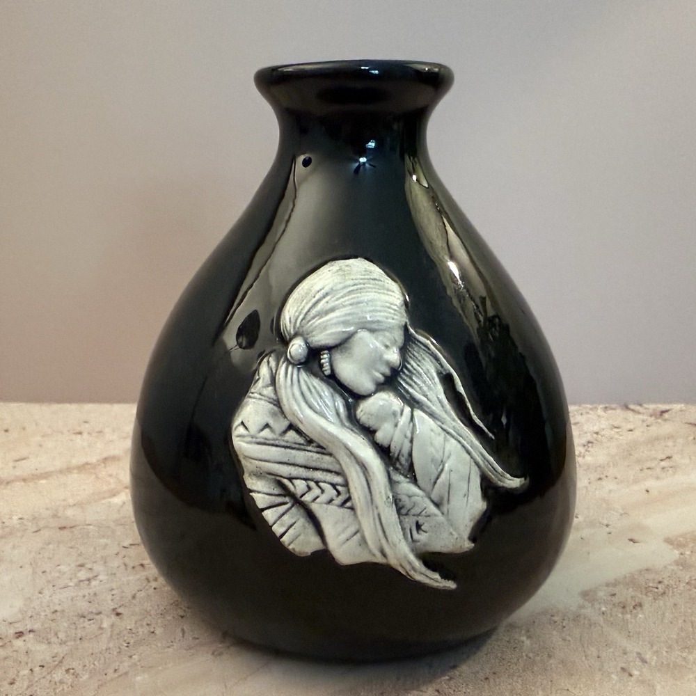 Leone Kuhne Earthtones Pottery Vase Native American Mother Child Southwestern Ky